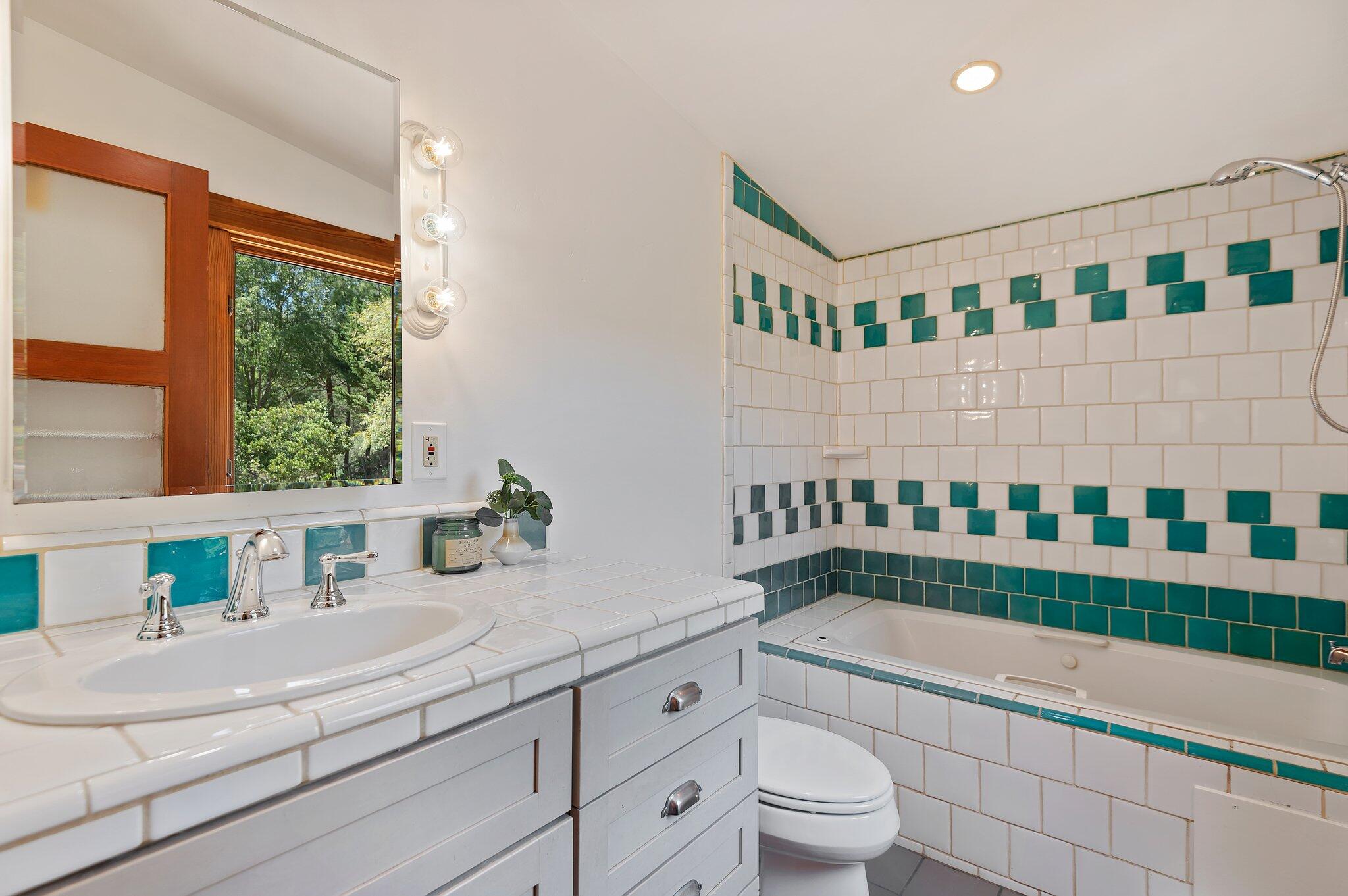 1545 San Roque Road Santa Barbara, CA 93105 - Photo 23 of 47 Upstairs Bedroom Ensuite Bath