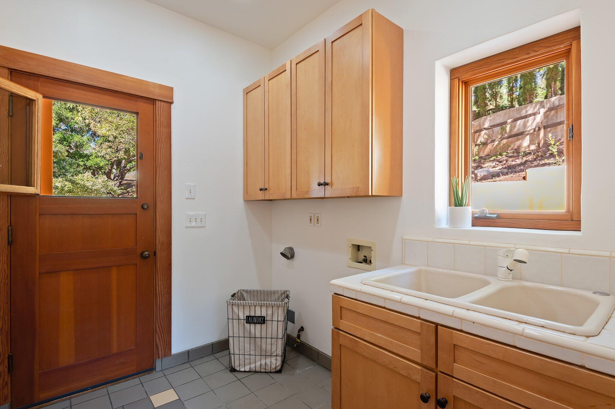 1545 San Roque Road Santa Barbara, CA 93105 - Photo 30 of 47 Laundry Room