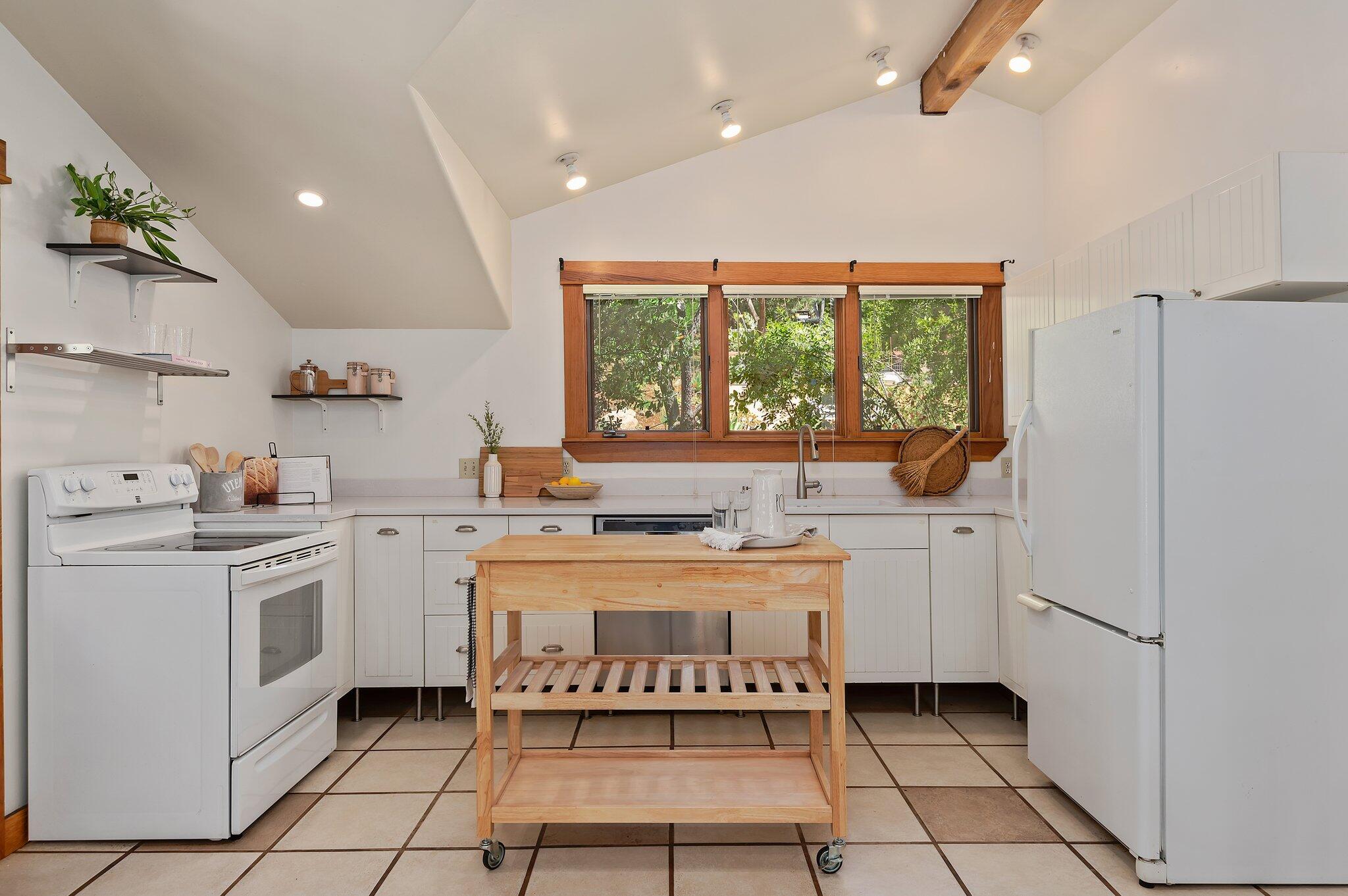 1545 San Roque Road Santa Barbara, CA 93105 - Photo 41 of 47 Auxiliary Structure Main Room