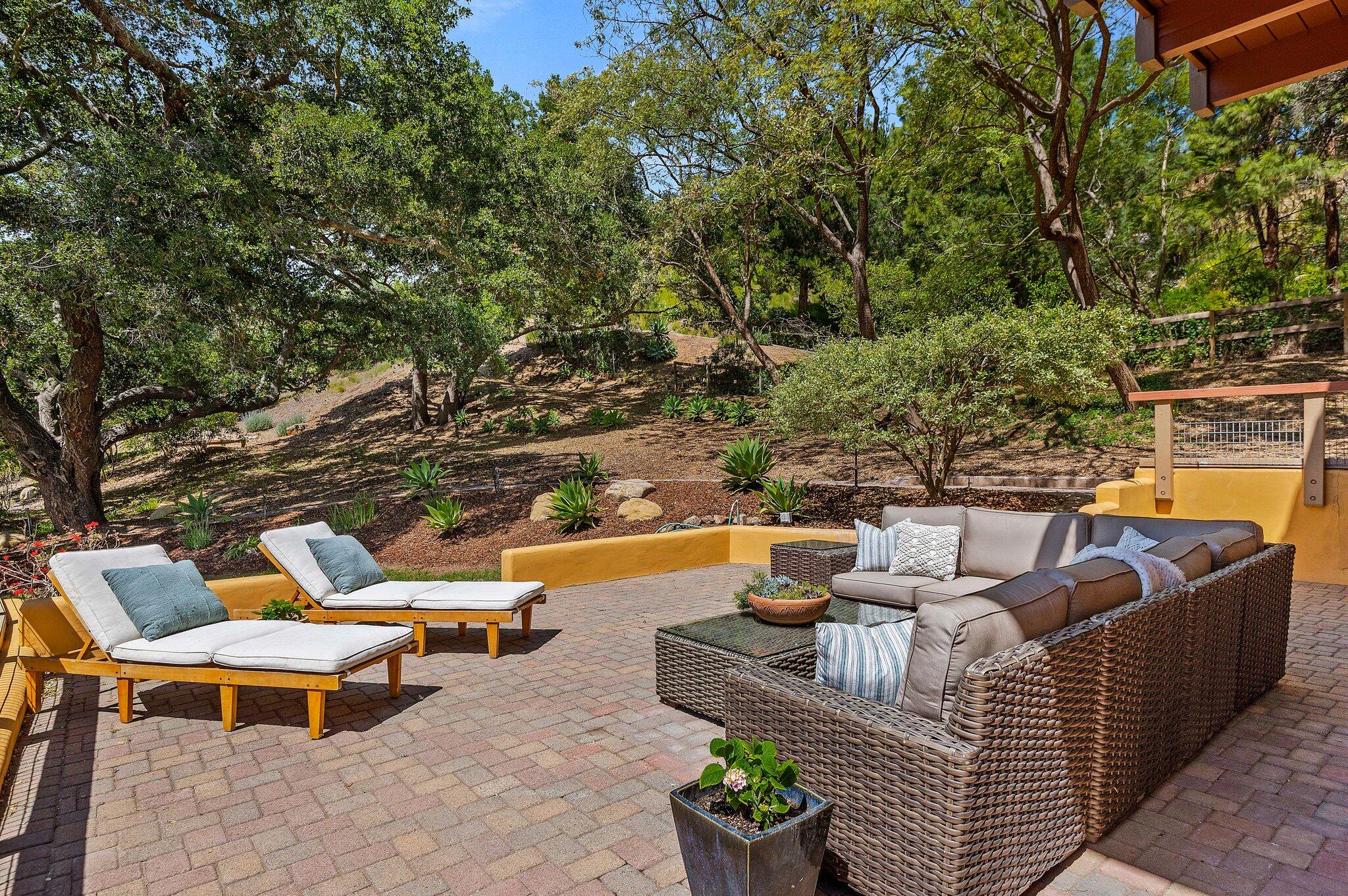 1545 San Roque Road Santa Barbara, CA 93105 - Photo 5 of 47 Front Courtyard