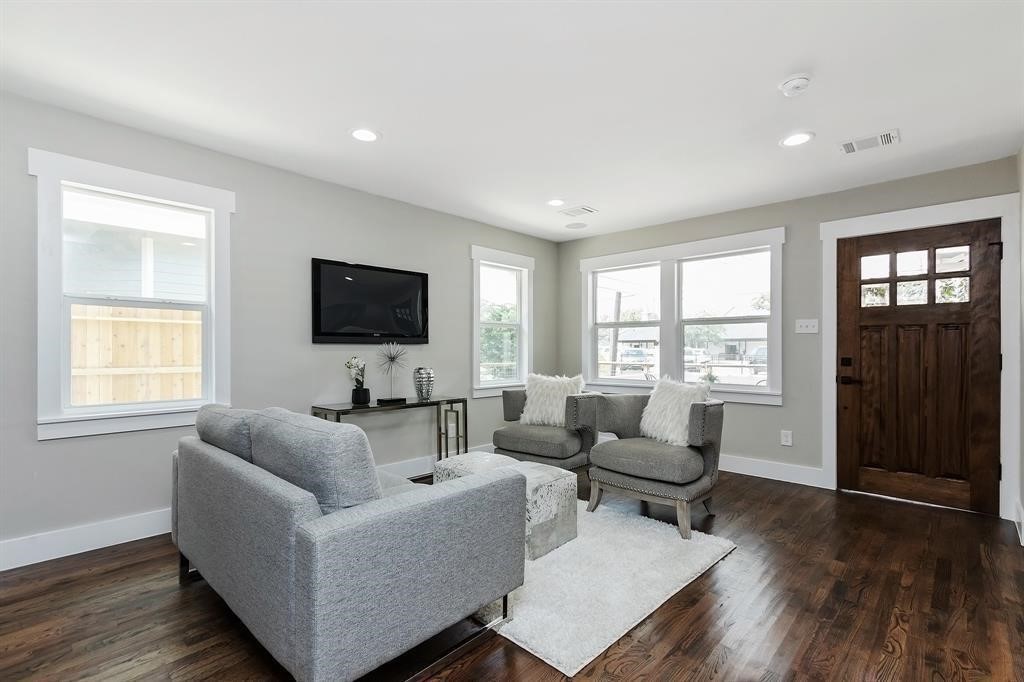 1414 Alexander Street Houston, TX 77008 - Photo 5 of 34