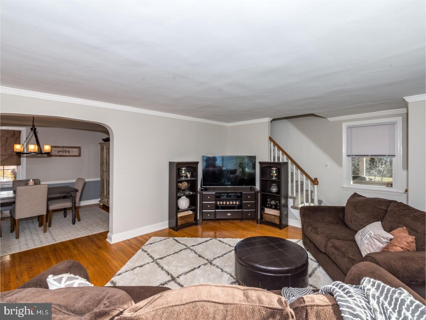 69 Worrell Drive Springfield, PA 19064 - Photo 4 of 24 Living Room