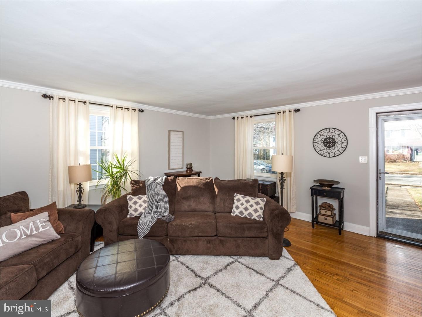 69 Worrell Drive Springfield, PA 19064 - Photo 5 of 24 Living Room