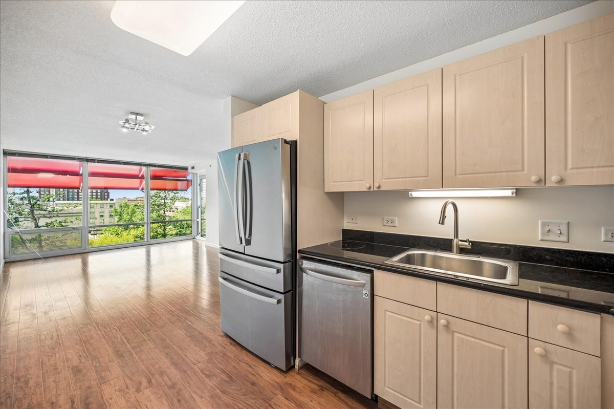 800 Elgin Road, Unit 812 Evanston, IL 60201 - Photo 4 of 17