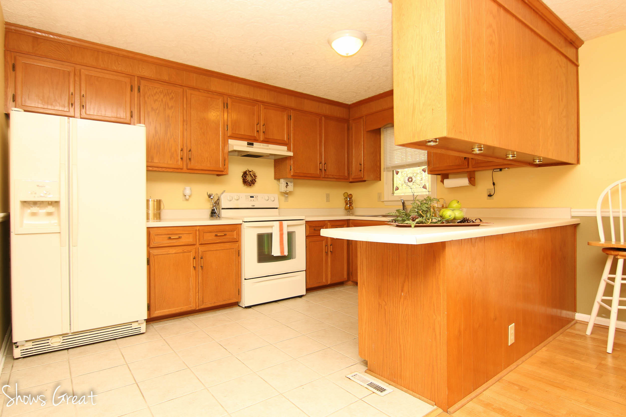 571 Scalybark Drive Blue Ridge, VA 24064 - Photo 9 of 43 Kitchen with Oak Cabinets