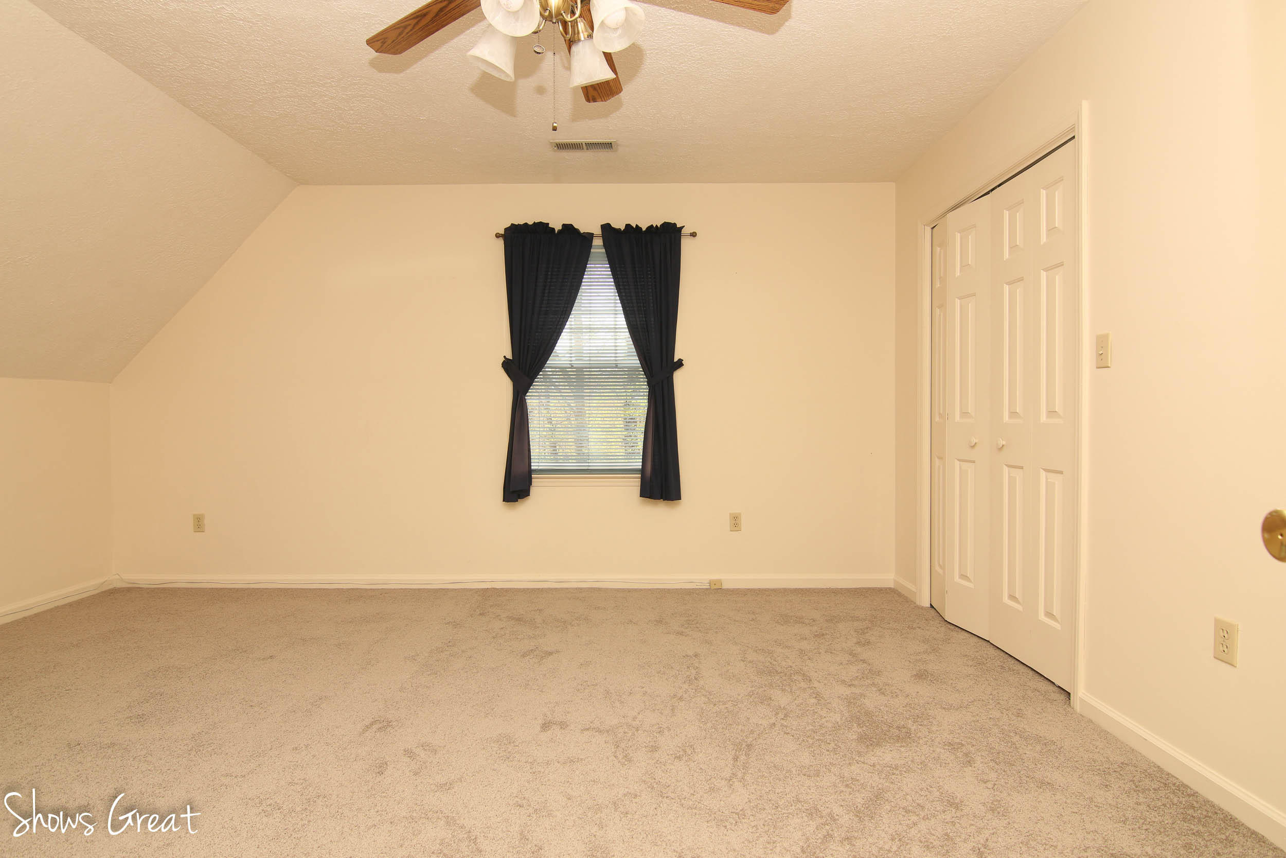 571 Scalybark Drive Blue Ridge, VA 24064 - Photo 16 of 43 Upper bedroom