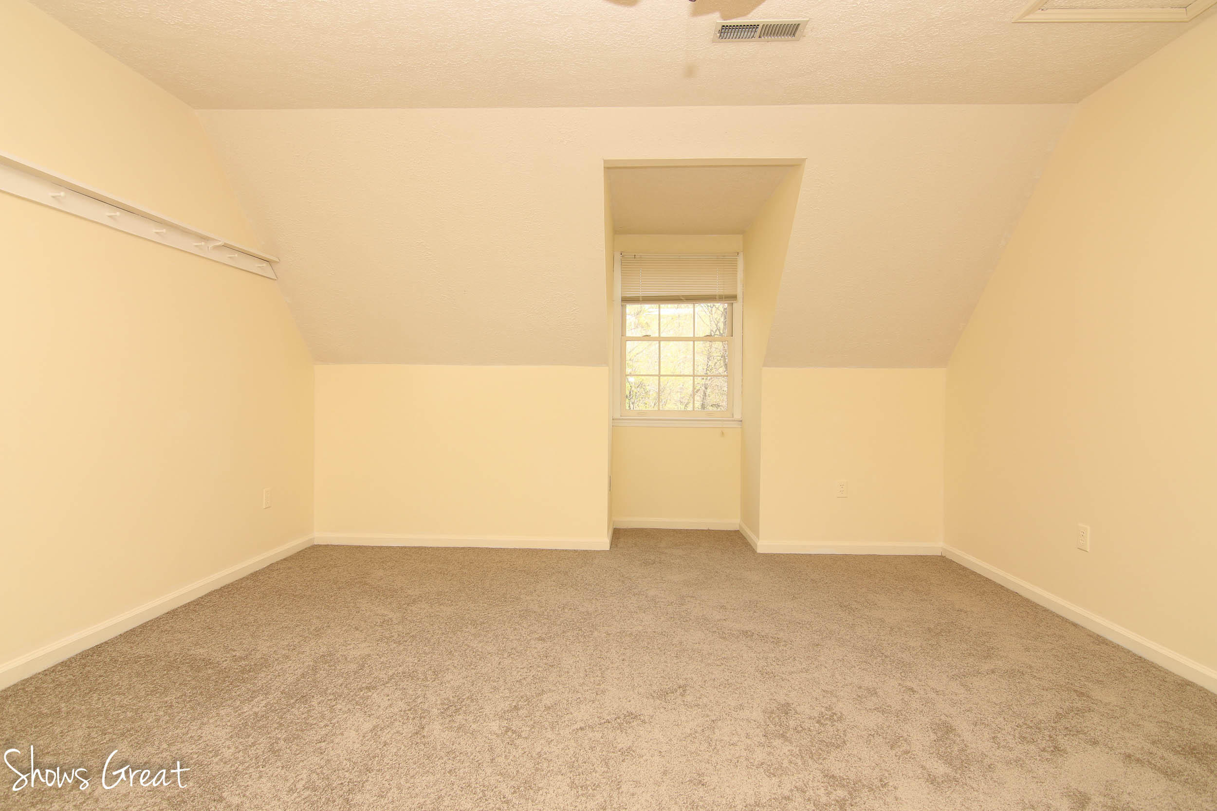 571 Scalybark Drive Blue Ridge, VA 24064 - Photo 23 of 43 Upper bedroom 3