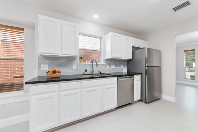 $2,500 | 8330 Malin Court, Houston, TX 77083