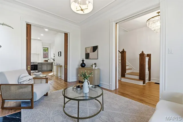 $589,000 | 3820 Shaw Boulevard, St. Louis, MO 63110