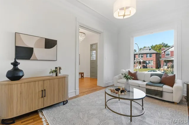 $589,000 | 3820 Shaw Boulevard, St. Louis, MO 63110