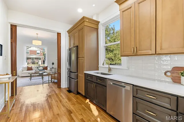 $589,000 | 3820 Shaw Boulevard, St. Louis, MO 63110