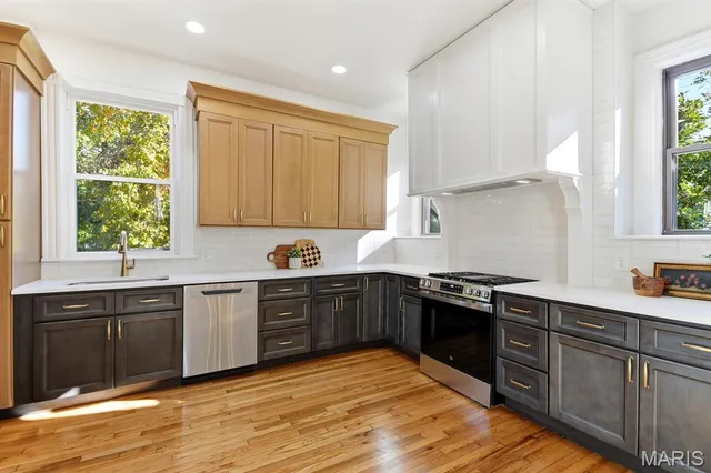 $589,000 | 3820 Shaw Boulevard, St. Louis, MO 63110