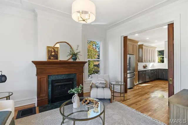 $589,000 | 3820 Shaw Boulevard, St. Louis, MO 63110