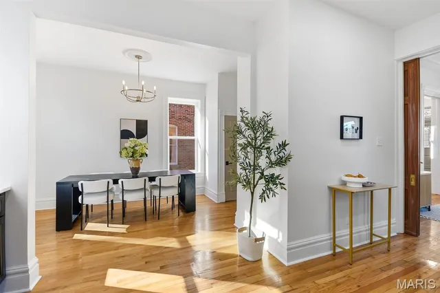 $589,000 | 3820 Shaw Boulevard, St. Louis, MO 63110