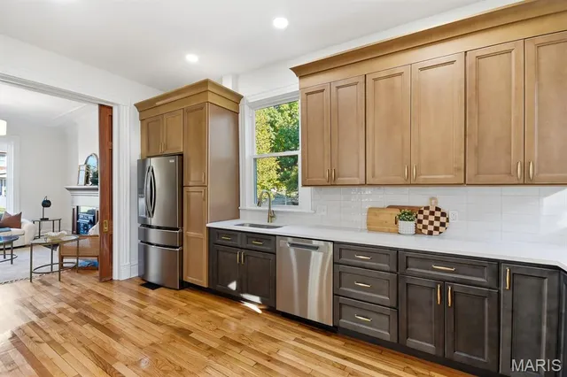 $589,000 | 3820 Shaw Boulevard, St. Louis, MO 63110