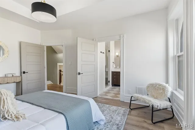 $589,000 | 3820 Shaw Boulevard, St. Louis, MO 63110