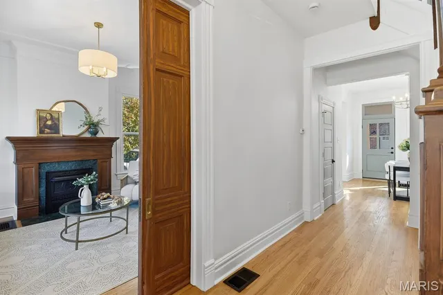 $589,000 | 3820 Shaw Boulevard, St. Louis, MO 63110