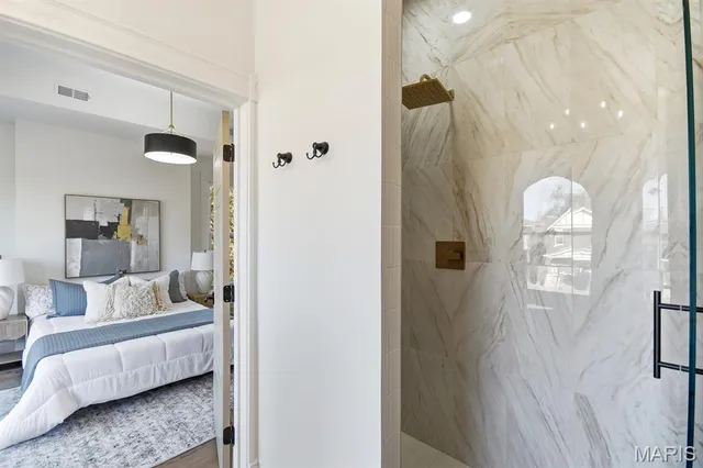 $589,000 | 3820 Shaw Boulevard, St. Louis, MO 63110