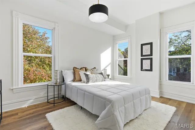 $589,000 | 3820 Shaw Boulevard, St. Louis, MO 63110