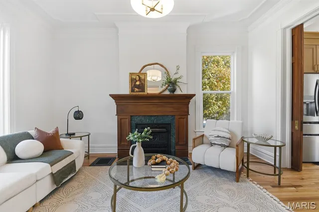 $589,000 | 3820 Shaw Boulevard, St. Louis, MO 63110