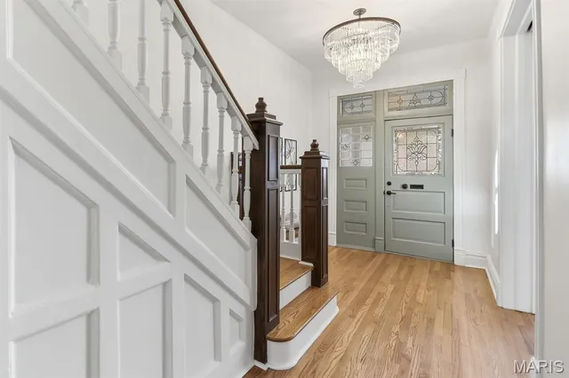 $589,000 | 3820 Shaw Boulevard, St. Louis, MO 63110