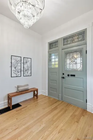 $589,000 | 3820 Shaw Boulevard, St. Louis, MO 63110