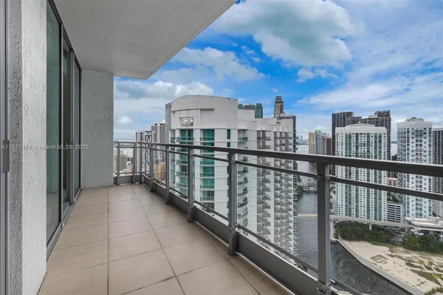 $599,000 | 90 Southwest 3rd Street, Unit 4103, Miami, FL 33130