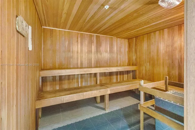 $599,000 | 90 Southwest 3rd Street, Unit 4103, Miami, FL 33130