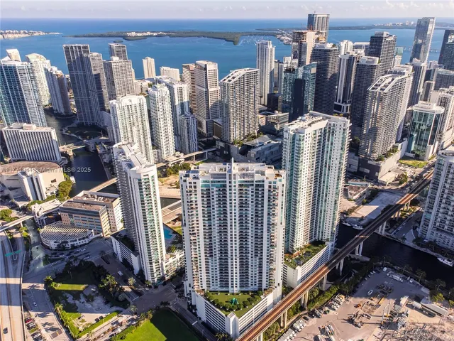 $599,000 | 90 Southwest 3rd Street, Unit 4103, Miami, FL 33130