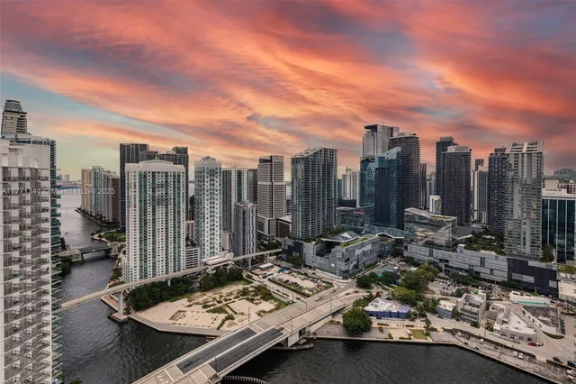 $599,000 | 90 Southwest 3rd Street, Unit 4103, Miami, FL 33130