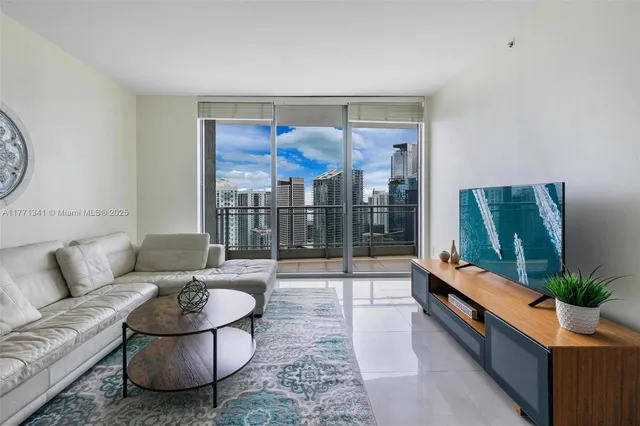 $599,000 | 90 Southwest 3rd Street, Unit 4103, Miami, FL 33130