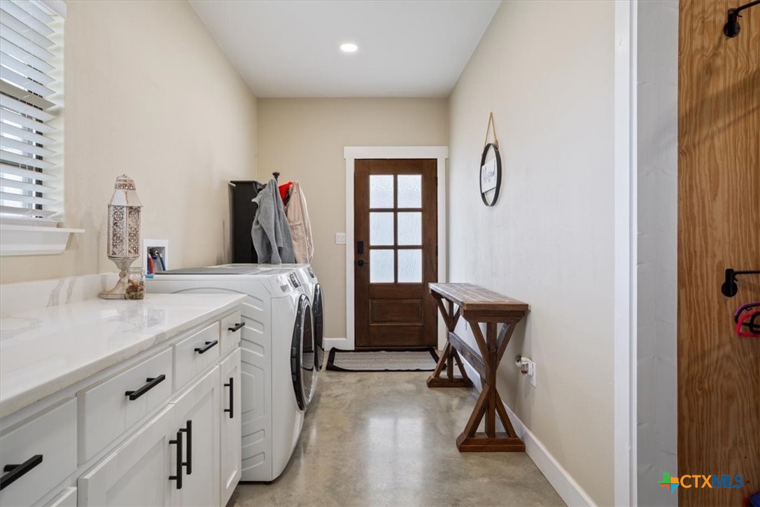1490 Dos Hermanas Road Salado, TX 76571 - Photo 33 of 43 a bathroom with 2 sink and a mirror