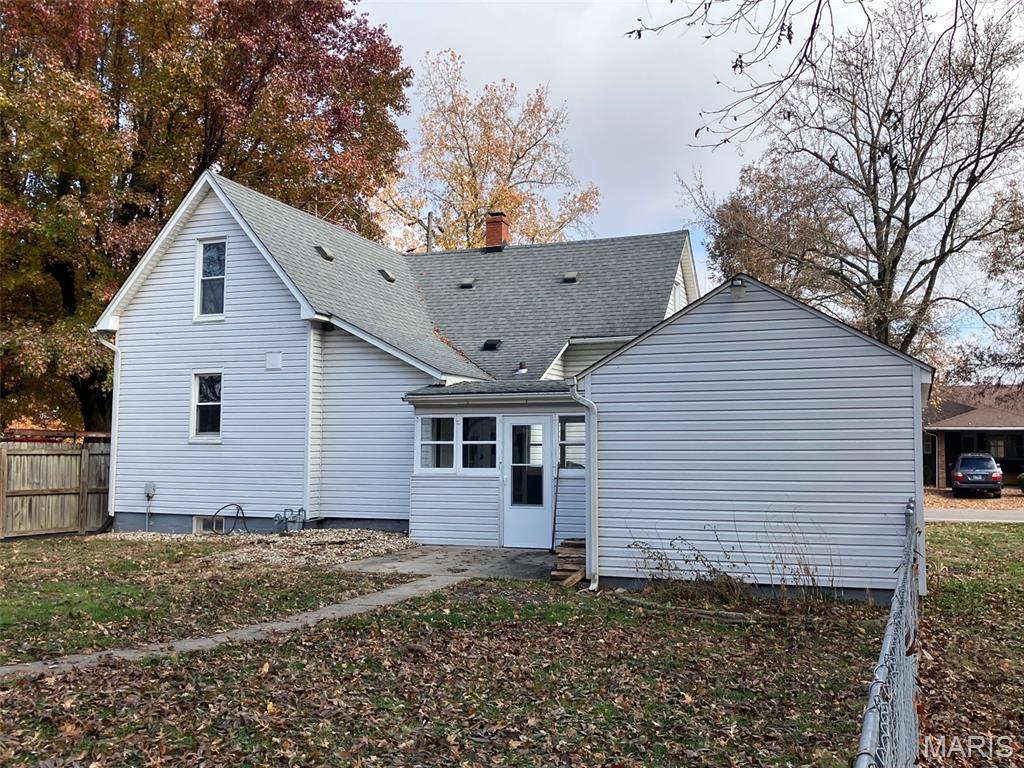 319 South Madison Street Trenton, IL 62293 - Photo 10 of 12