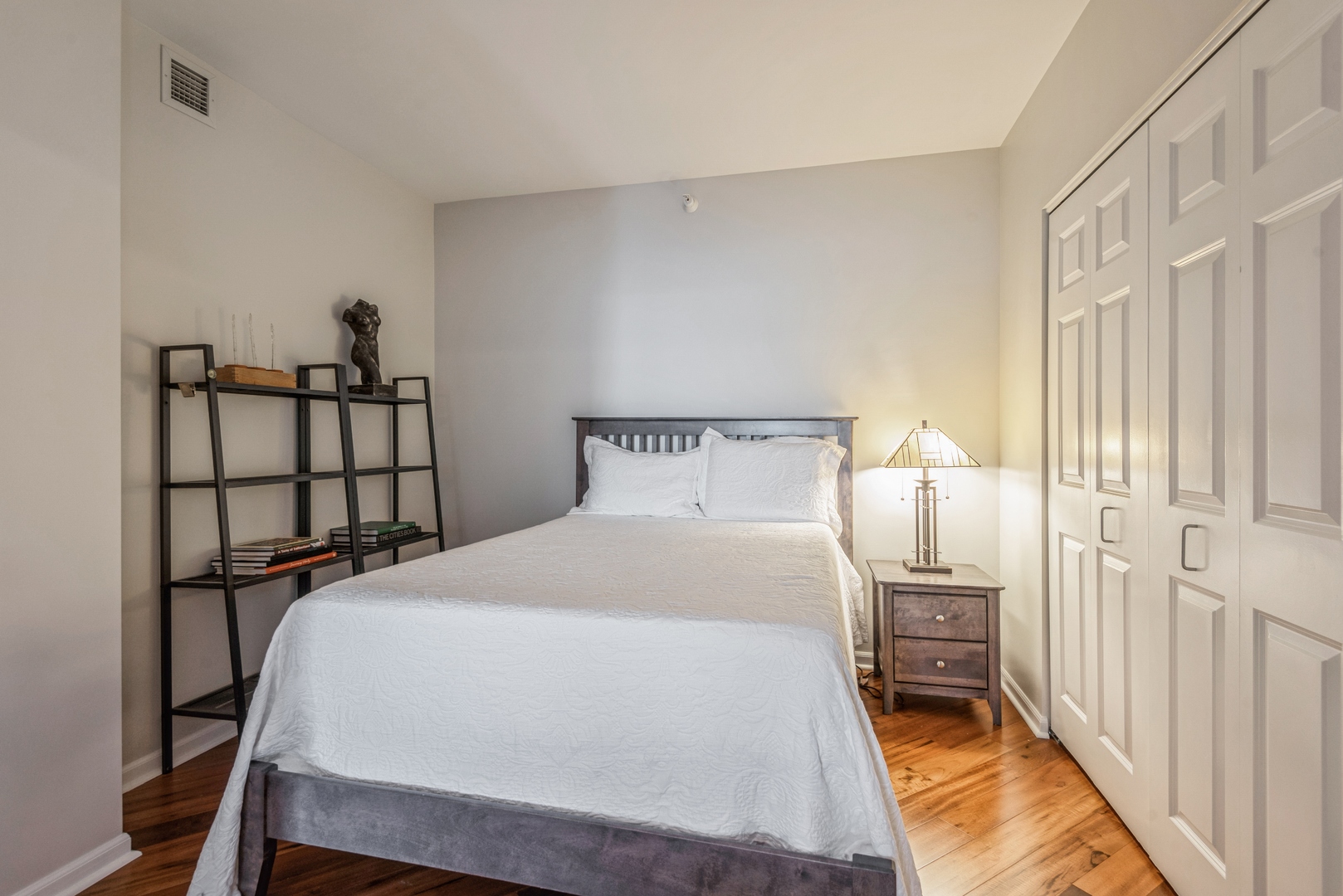 807 Davis Street, Unit 808 Evanston, IL 60201 - Photo 12 of 16