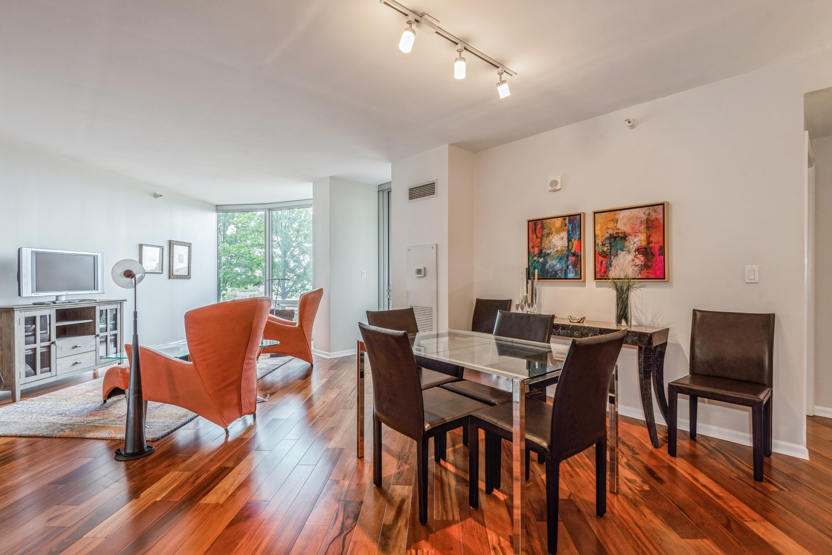 807 Davis Street, Unit 808 Evanston, IL 60201 - Photo 5 of 16