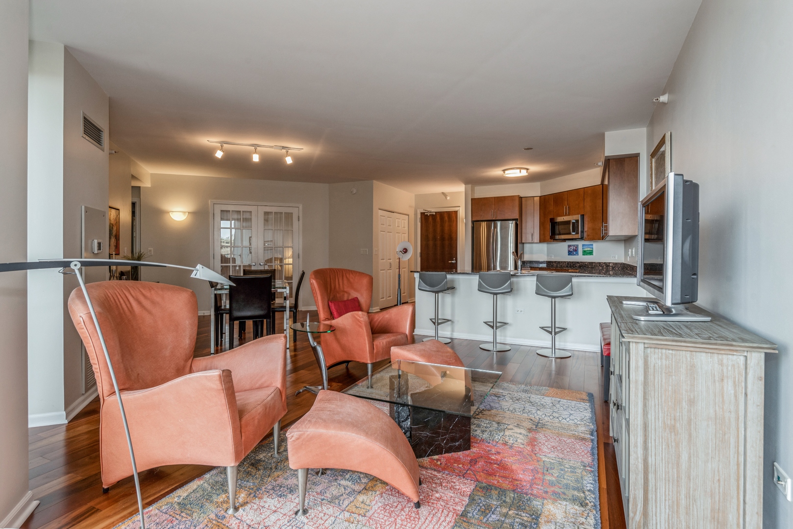 807 Davis Street, Unit 808 Evanston, IL 60201 - Photo 8 of 16