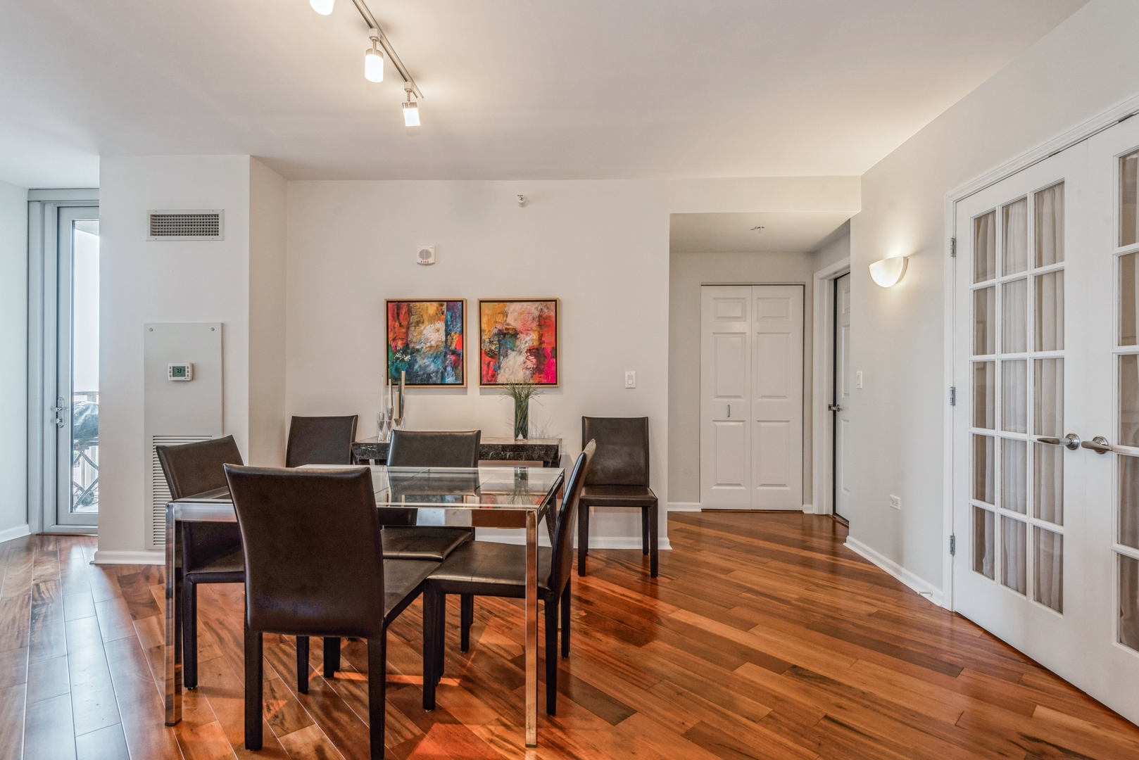 807 Davis Street, Unit 808 Evanston, IL 60201 - Photo 10 of 16