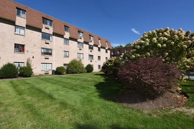 $217,900 | 135 Grove Street, Unit 133, Rockland, MA 02370