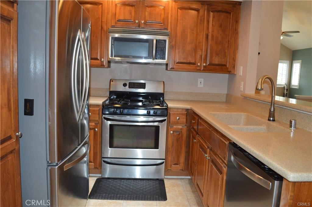 64 Lobelia Rancho Santa Margarita, CA 92688 - Photo 4 of 14 Upgraded Kitchen