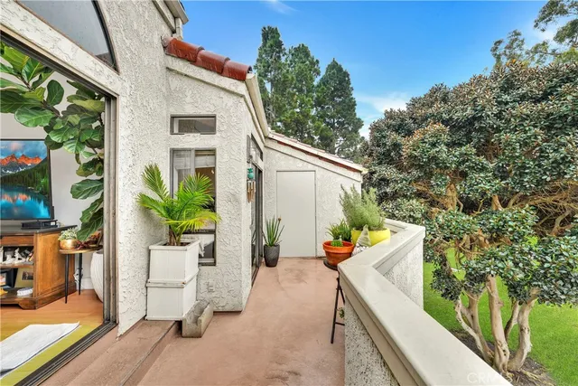 $599,999 | 17151 Corbina Lane, Unit 206, Huntington Beach, CA 92649