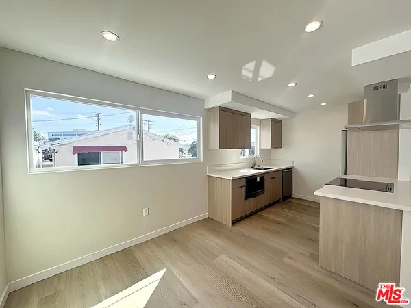 $3,200 | 1302 Amethyst Street, Unit D, Redondo Beach, CA 90277
