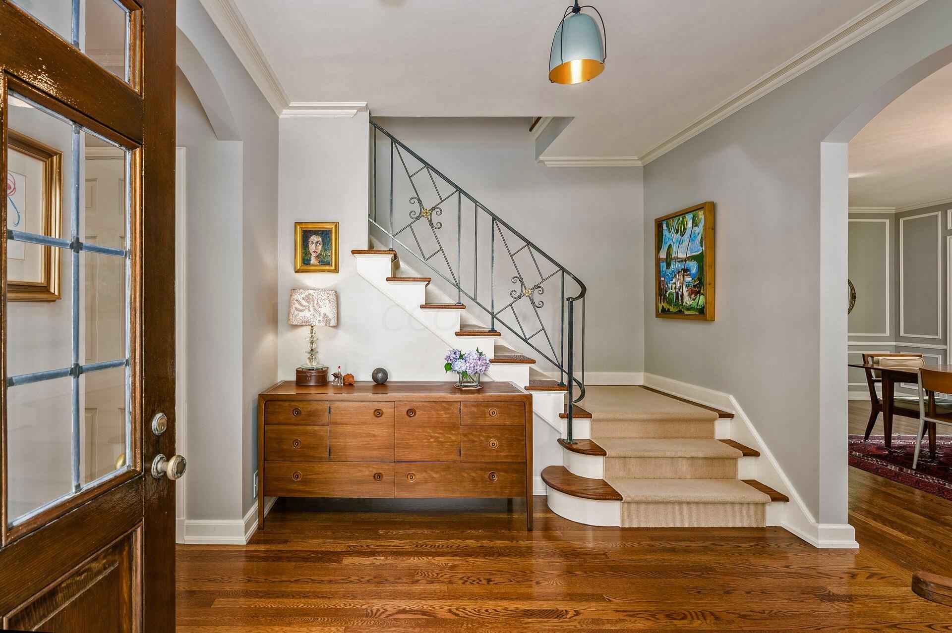180 Ashbourne Road Columbus, OH 43209 - Photo 3 of 62 Foyer