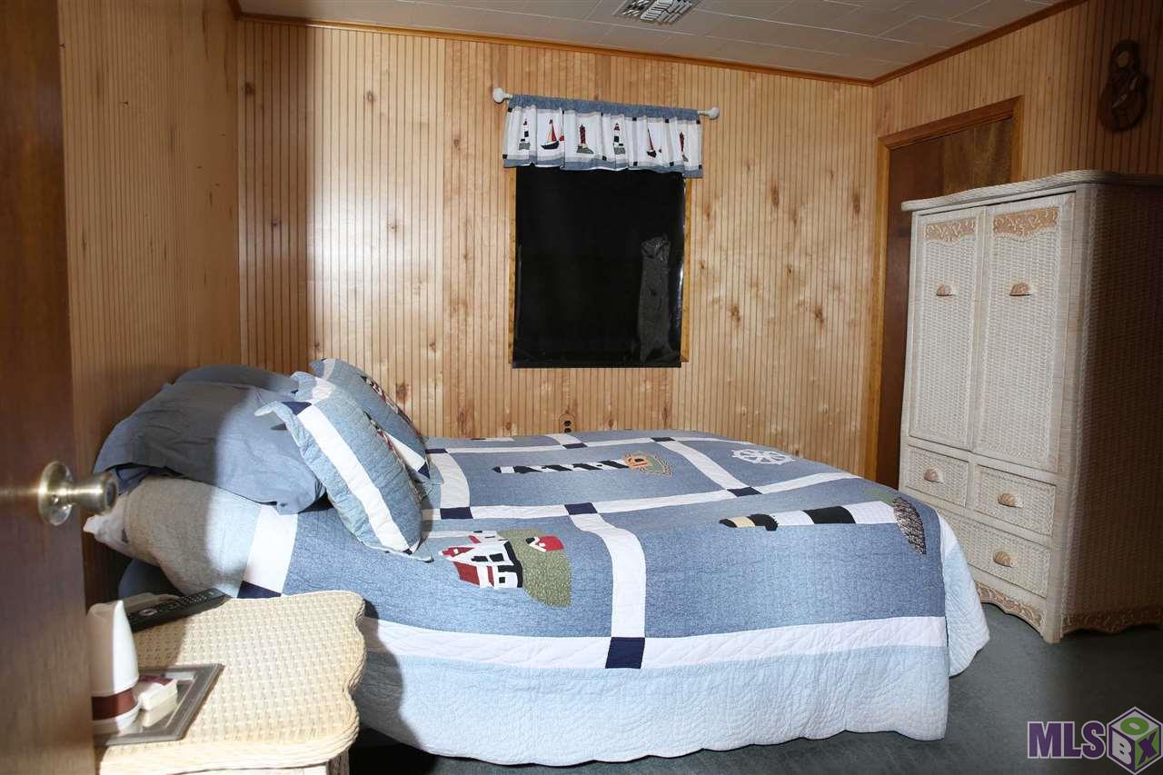 45038 Lakeside Road Gueydan, LA 70542 - Photo 9 of 37 Master suite