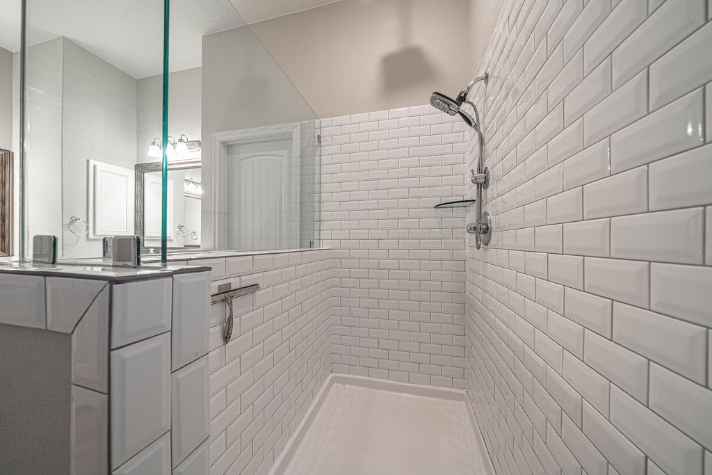 830 Rench New Braunfels, TX 78130 - Photo 25 of 50 a bathroom with a shower