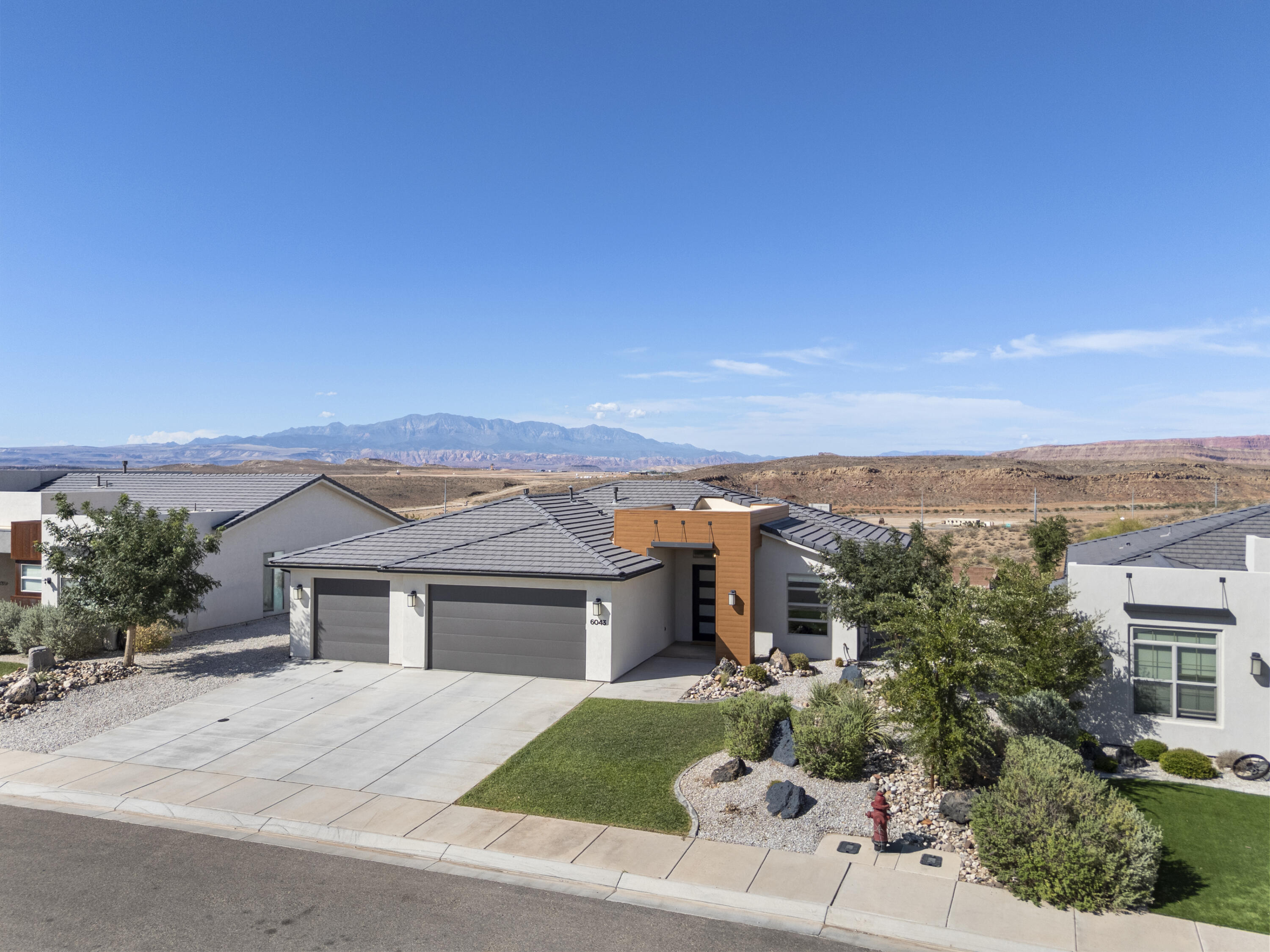 6043 South Hydrangea Way St. George, UT 84790 - Photo 4 of 30 DJI_20260730163519_0161_D