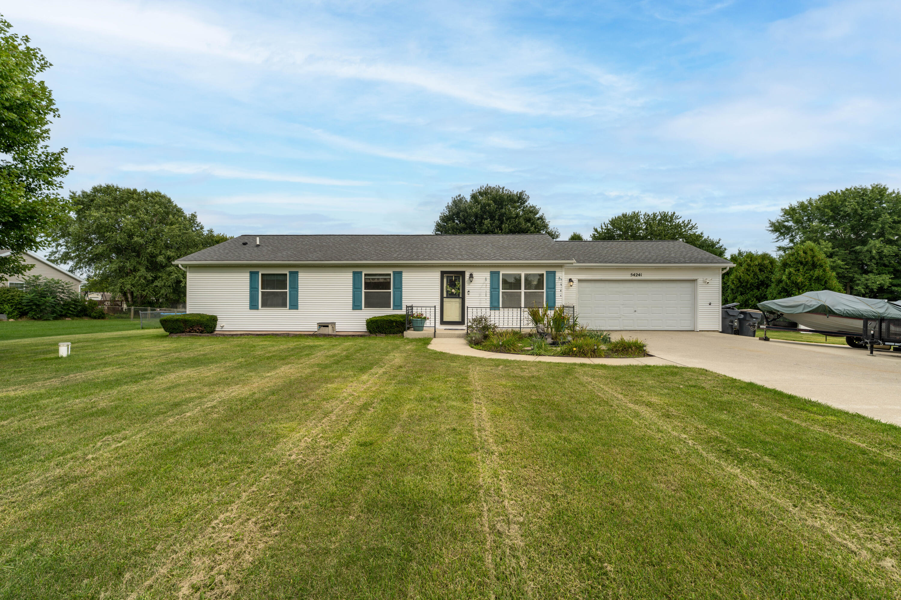 54241 Ridgeview Circle Paw Paw, MI 49079 - Photo 2 of 33 54241 Ridgeview Court Paw Paw (29)