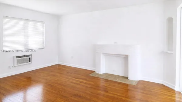 $1,800 | 2135 Bay Drive, Unit 3, Miami Beach, FL 33141