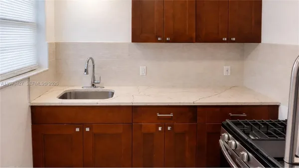 $1,800 | 2135 Bay Drive, Unit 3, Miami Beach, FL 33141