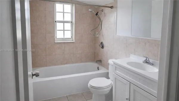 $1,800 | 2135 Bay Drive, Unit 3, Miami Beach, FL 33141