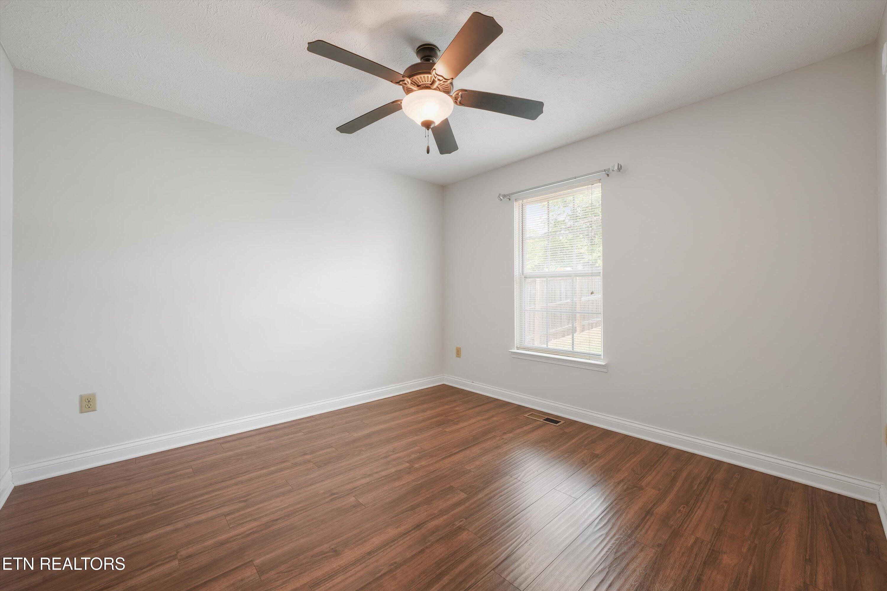 4516 Pleasant Ridge Road Knoxville, TN 37912 - Photo 17 of 24 4516-pleasant-ridge-bedroom